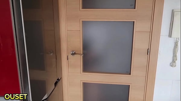 Colegiala rubia con enorme culo es follada por su profesor de matemáticas!