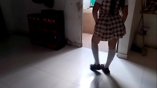 PADRASTRO PERVERTIDO CLAVA LA VERGA DIRECTO AL CULO DE SU HIJASTRA DESPUES DE CLASES HASTA INUNDARLA DE SEMEN – REAL CASERO ANAL CON CREAMPIE