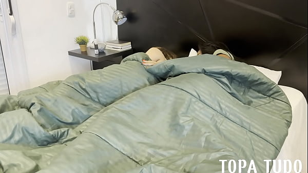 PEGUEI MINHA AMIGA NA CAMA NAO PERDOEI CHUPEI SUA BUCETINHA E AINDA DEIXEI MEU NAMORADO USAR ELA