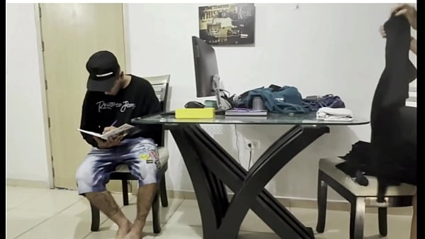 Estaba un poco extrezado y la cachonda de mi hermanastra me da una buena follada HISTORIA COMPLETA