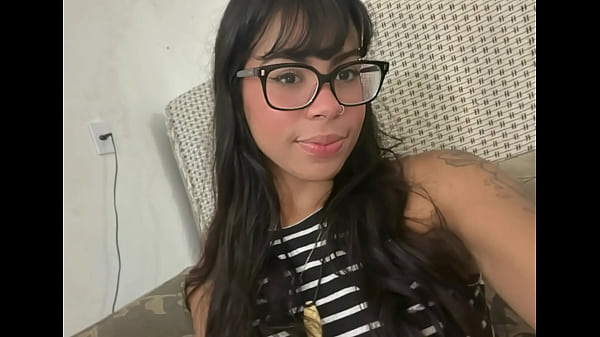 Vazou na net! Estudante universitária dando pro marido da professora.