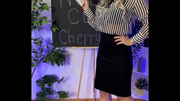 NYLON CLUB – SEXY MATURE IN SHEER BROWN PANTYHOSE