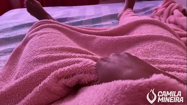 Adoro me masturbar de manhã antes de ir para a faculdade